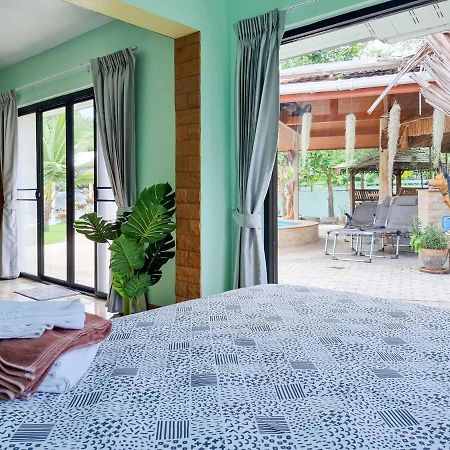 Tina'S Living Paradise - Guesthouses With Private Pool Ban Phe Exterior photo