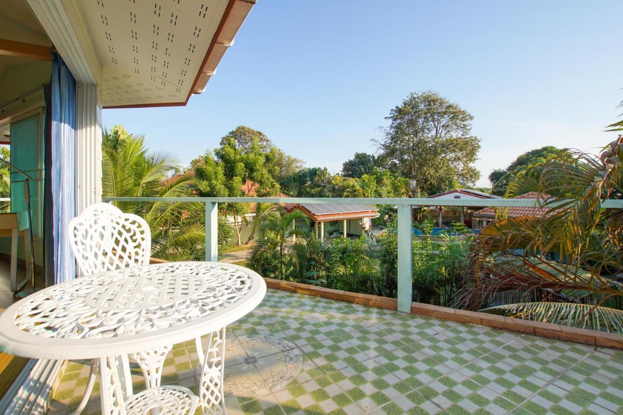 Tina'S Living Paradise - Guesthouses With Private Pool Ban Phe Exterior photo